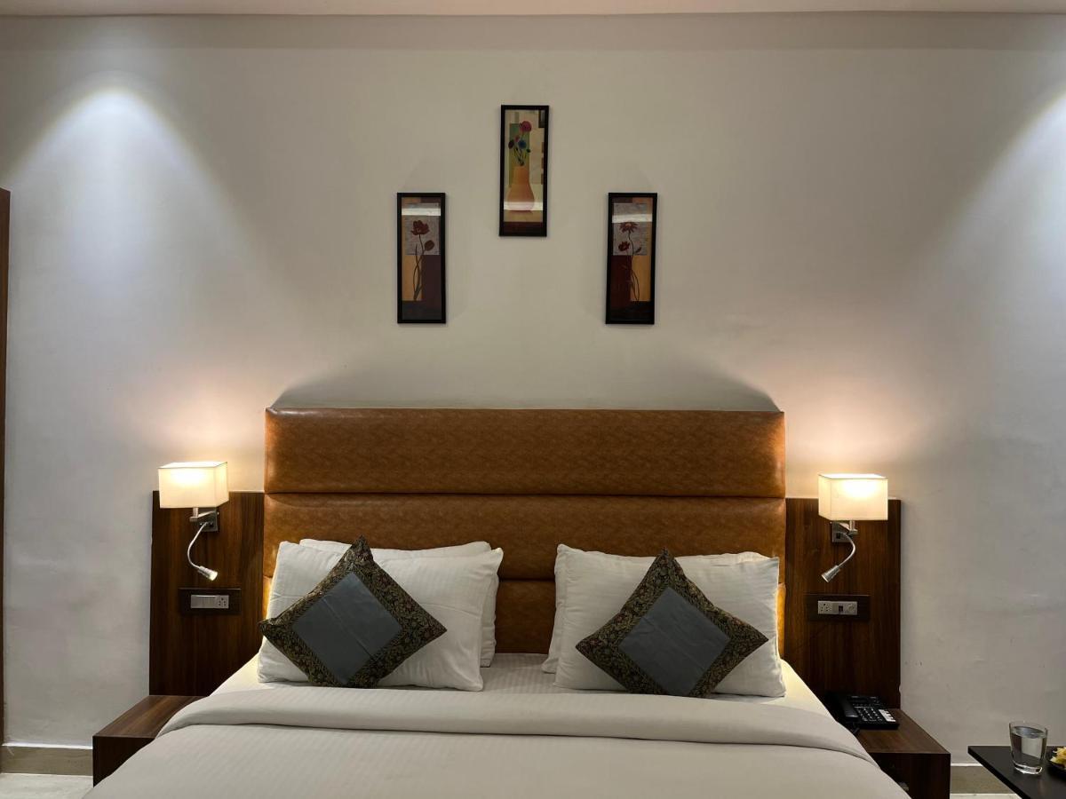 Hotel Kalawati Palace バラナシ エクステリア 写真